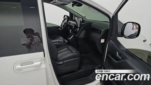 Hyundai Staria 2025 thumb 10