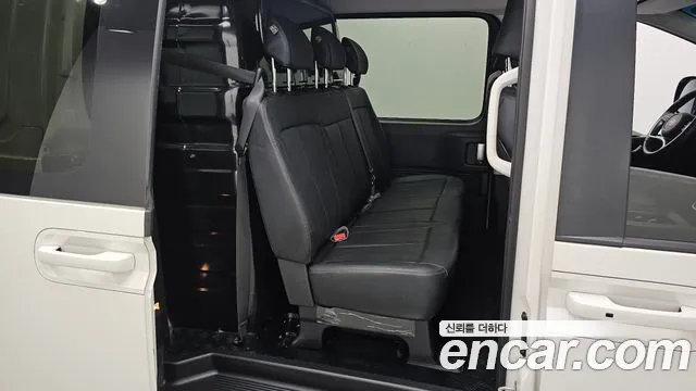 Hyundai Staria 2025 thumb 11