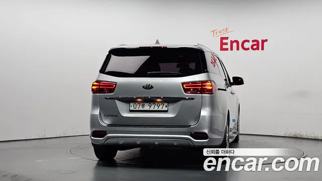 Kia Carnival 2019 thumb 4