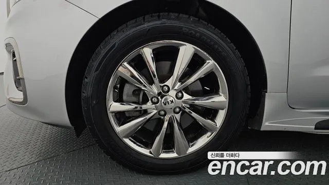 Kia Carnival 2019 thumb 5