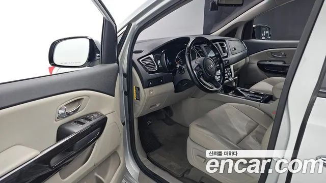 Kia Carnival 2019 thumb 10