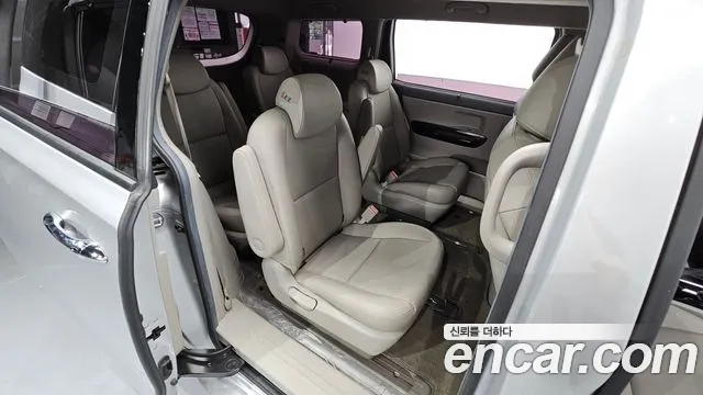 Kia Carnival 2019 thumb 11