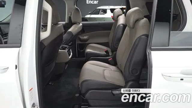 Kia Carnival 2024 thumb 11