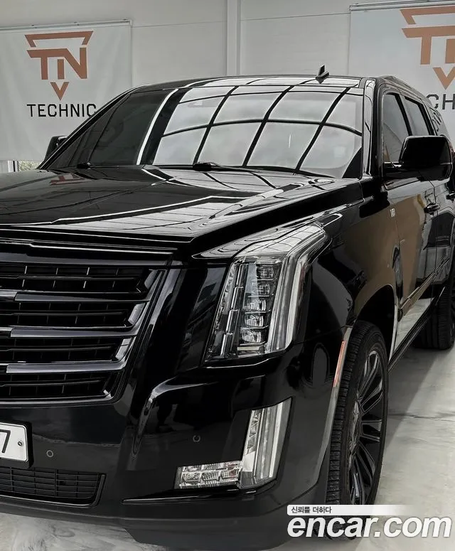 Cadillac Escalade 2015 thumb 2