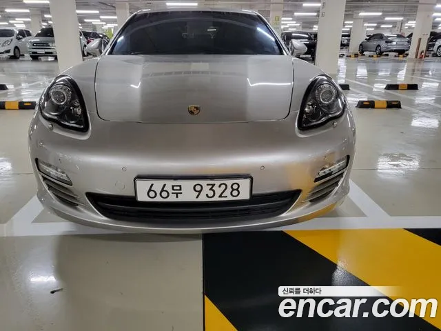 Porsche Panamera 2010 thumb 2