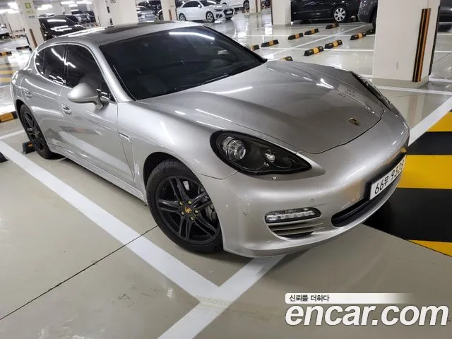 Porsche Panamera 2010 thumb 3