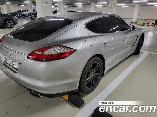 Porsche Panamera 2010 thumb 4