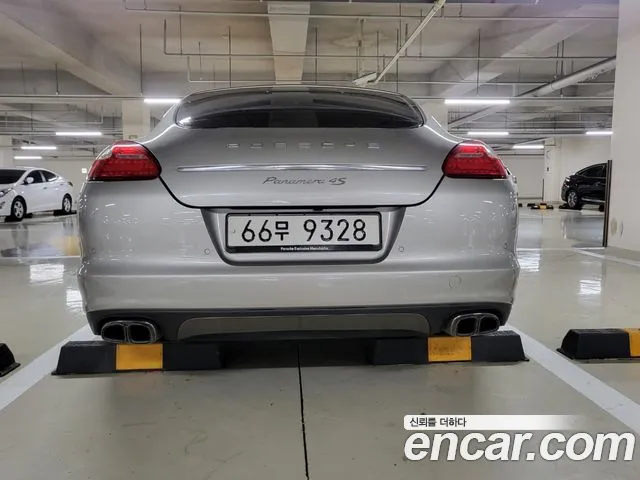 Porsche Panamera 2010 thumb 5