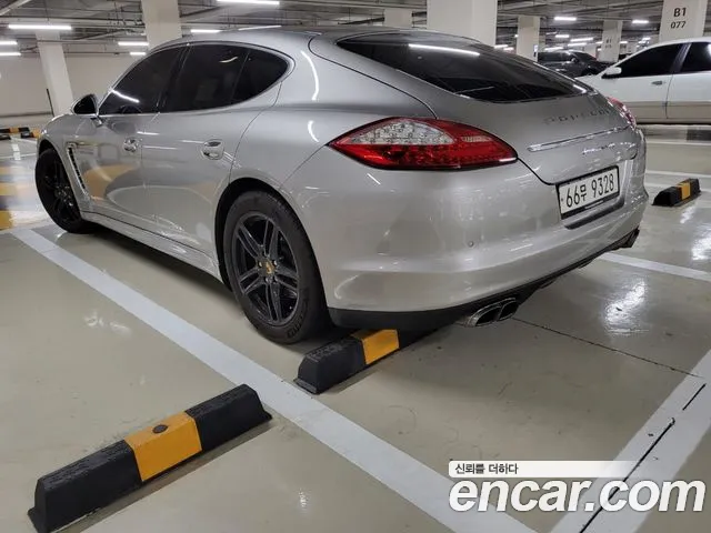 Porsche Panamera 2010 thumb 6