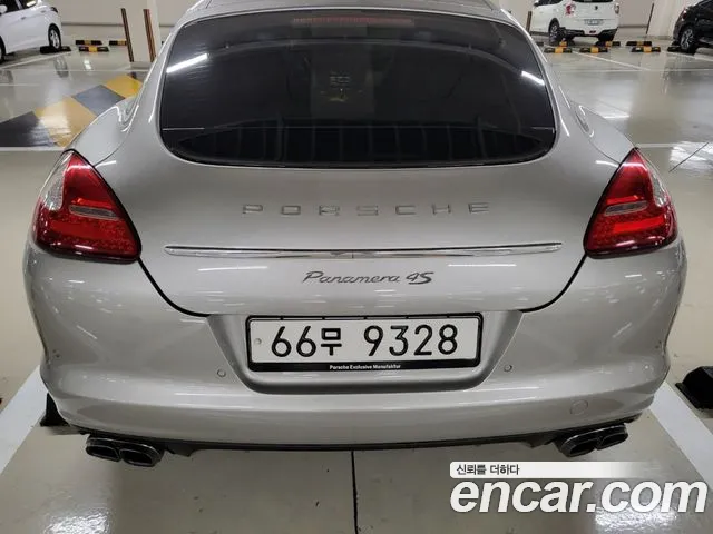 Porsche Panamera 2010 thumb 7