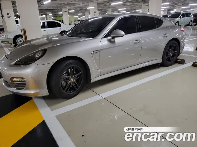 Porsche Panamera 2010 thumb 11