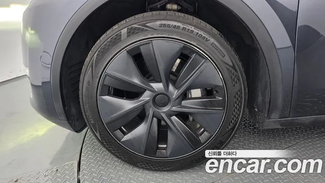 Tesla Model Y 2024 thumb 5