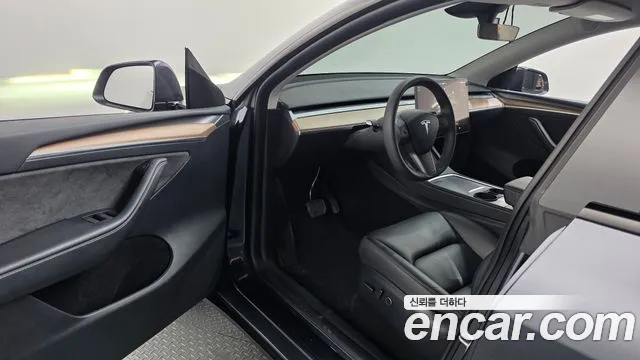 Tesla Model Y 2024 thumb 10