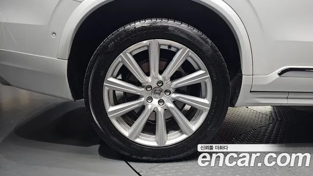 Volvo XC90 2019 thumb 4