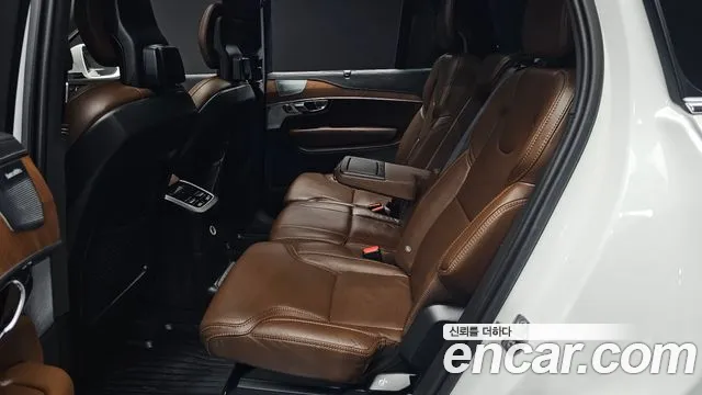 Volvo XC90 2019 thumb 10