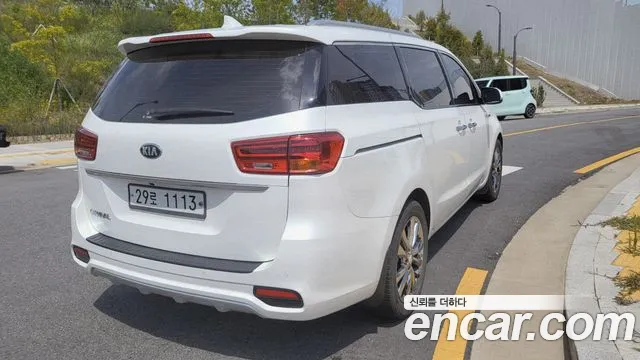 Kia Carnival 2019 thumb 3