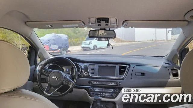 Kia Carnival 2019 thumb 5