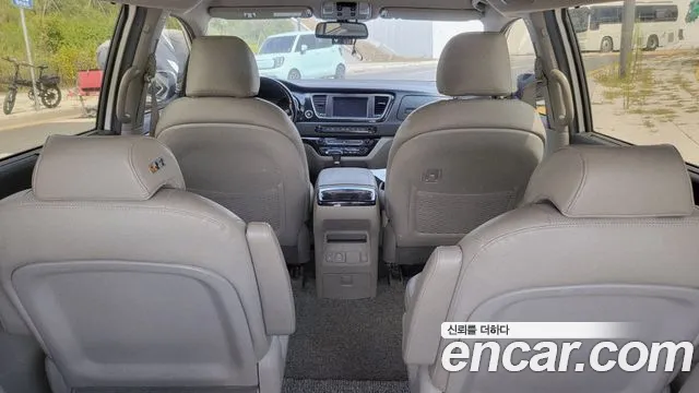 Kia Carnival 2019 thumb 9