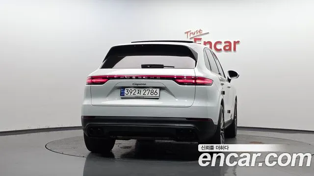 Porsche Cayenne 2023 thumb 3