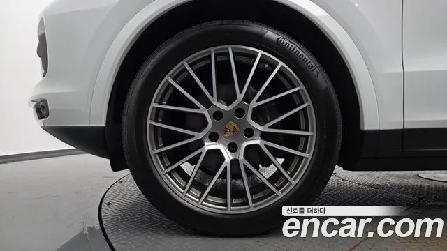 Porsche Cayenne 2023 thumb 4