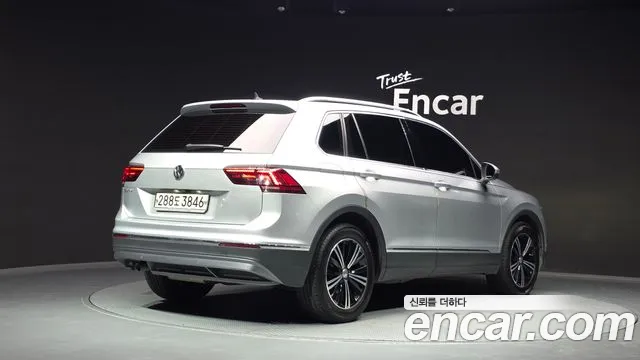Volkswagen Tiguan 2020 thumb 2