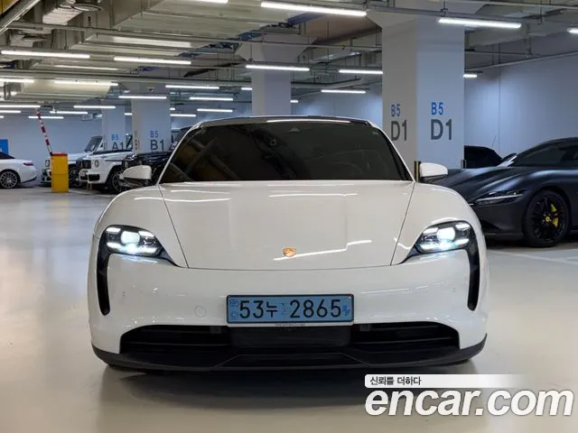 Porsche Taycan 2021 thumb 2