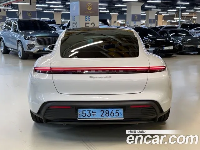 Porsche Taycan 2021 thumb 3