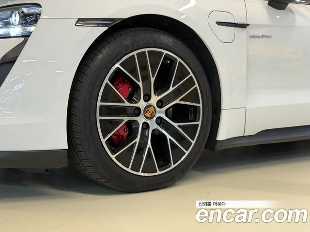 Porsche Taycan 2021 thumb 4