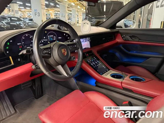 Porsche Taycan 2021 thumb 6