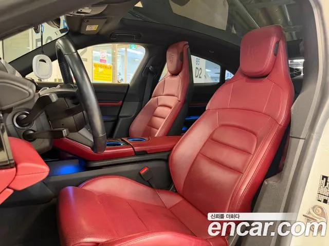 Porsche Taycan 2021 thumb 8