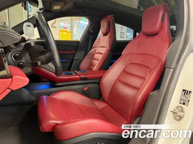 Porsche Taycan 2021 thumb 9
