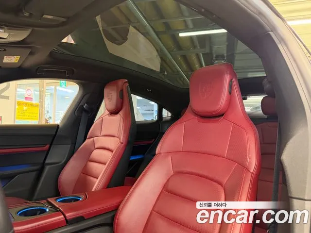 Porsche Taycan 2021 thumb 10