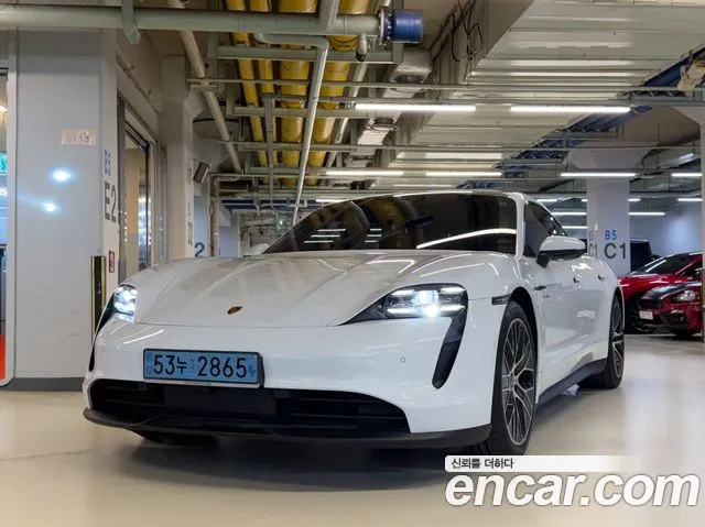 Porsche Taycan 2021 thumb 12