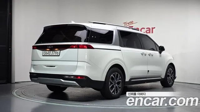 Kia Carnival 2023 thumb 2
