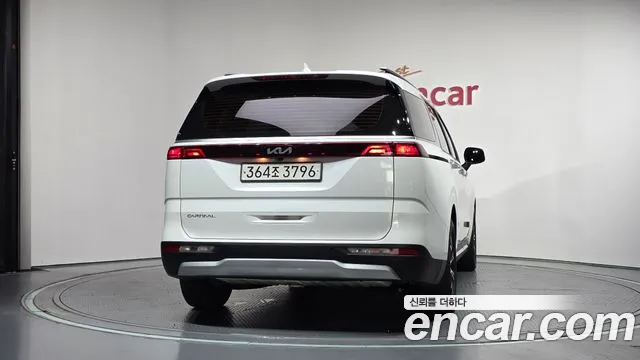 Kia Carnival 2023 thumb 4