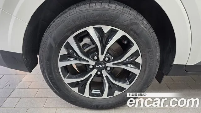 Kia Carnival 2023 thumb 5