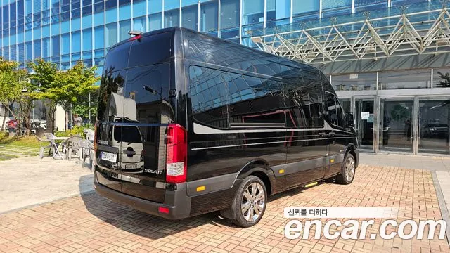 Hyundai Staria 2025 thumb 2