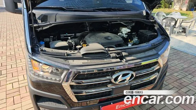 Hyundai Staria 2025 thumb 6