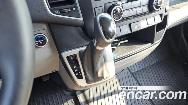 Hyundai Staria 2025 thumb 9