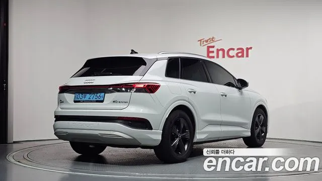 Audi Q4 e-tron 2022 thumb 2