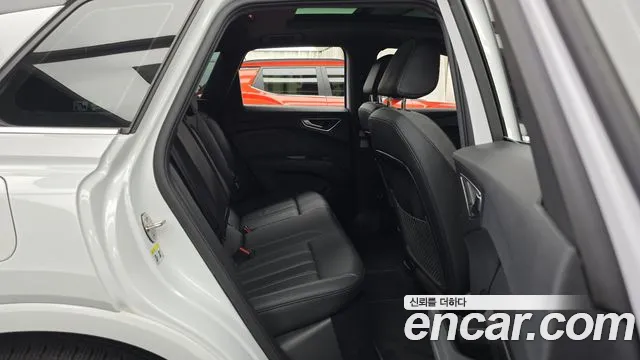 Audi Q4 e-tron 2022 thumb 12