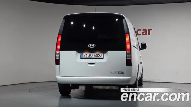 Hyundai Staria 2024 thumb 3