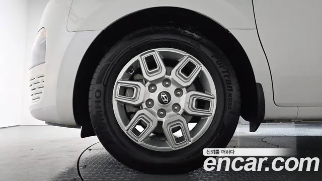 Hyundai Staria 2024 thumb 4