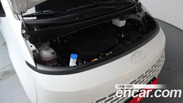 Hyundai Staria 2024 thumb 5