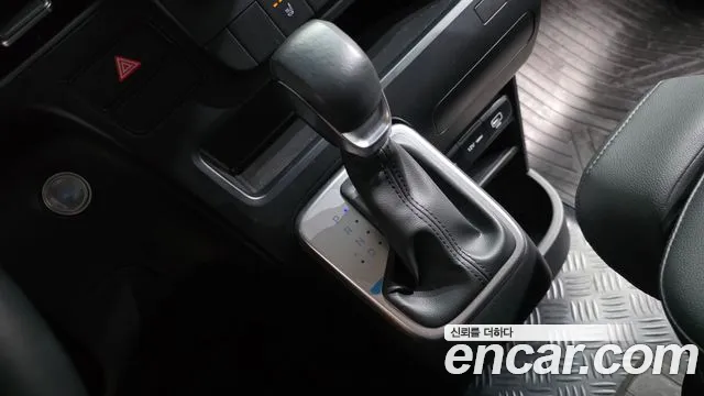 Hyundai Staria 2024 thumb 8