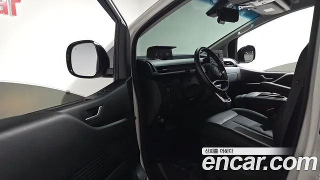 Hyundai Staria 2024 thumb 9