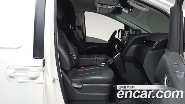 Hyundai Staria 2024 thumb 11