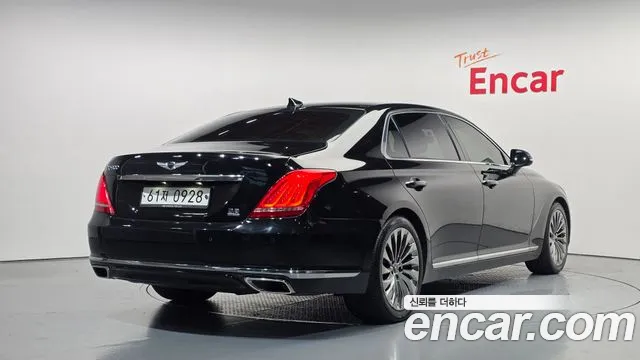 Genesis G90 2016 thumb 2