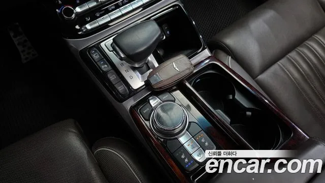 Genesis G90 2016 thumb 9