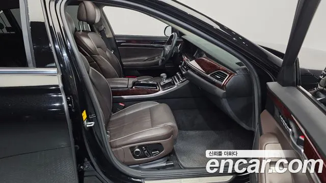 Genesis G90 2016 thumb 11